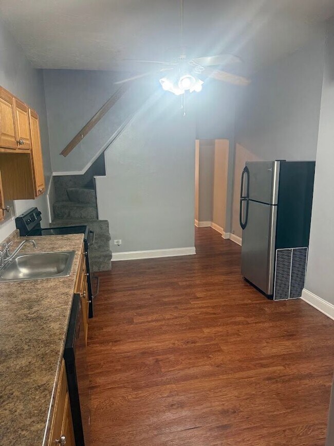 Photo - Recently Updated 2 Bedroom Unit In The Southside.  Available Immediately.