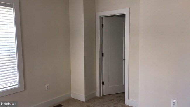 Photo - 20489 Milbridge Ter