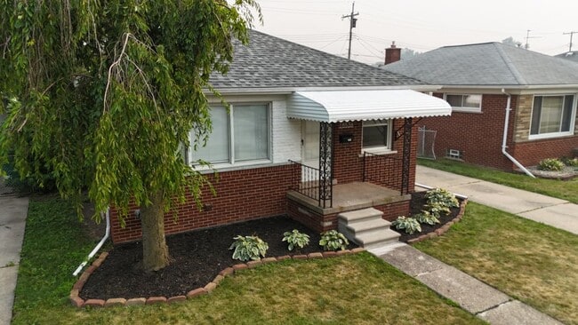 Photo - 18536 Holland Ave