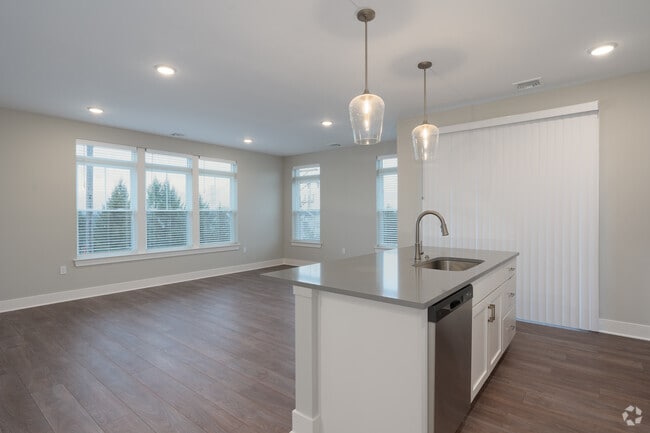 2BR, 2BA - 1315SF