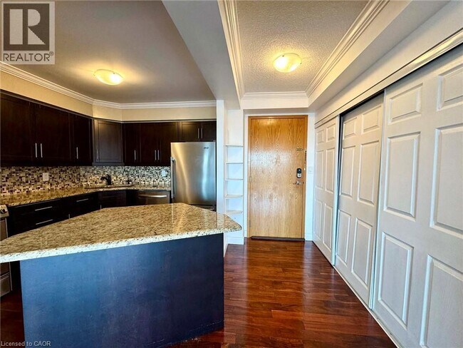 Photo - 237 King St W Unit 810