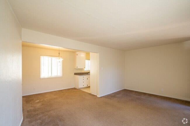 TROUSDALE Dining Area
