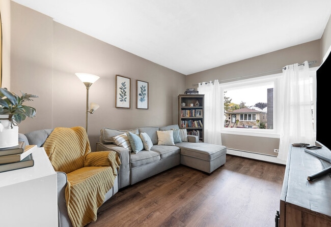 Photo - 5538 W Drummond Pl Unit 1