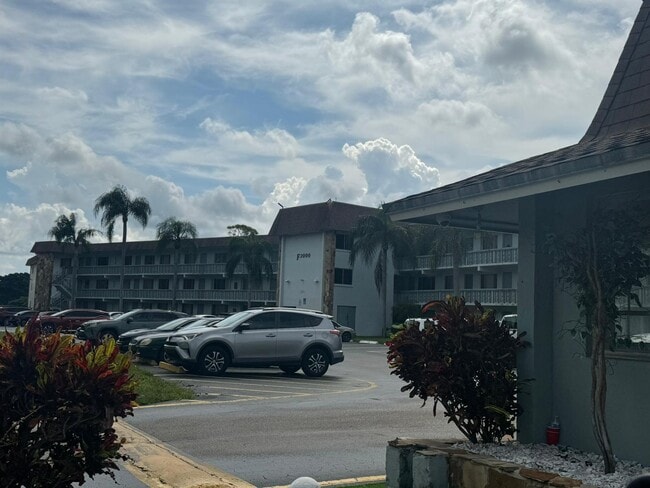 Building Photo - 2200 Springdale Blvd Unit 305