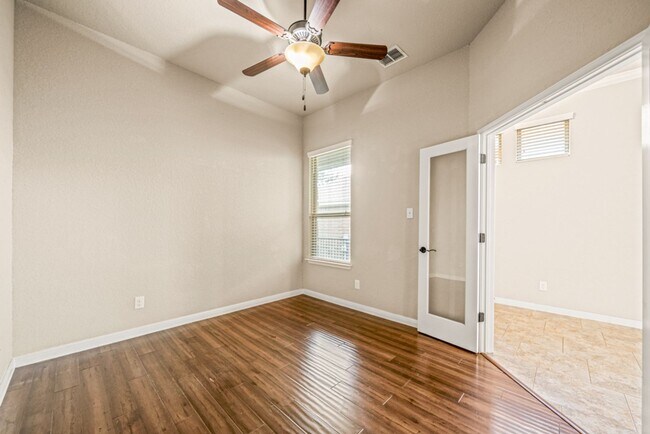 Photo - 4 BEDROOM FOR RENT- SEPARATE LIVING AREA - OFFICE