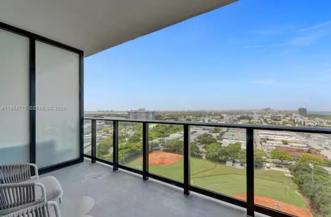 Photo - 580 72nd St Unidad 1713