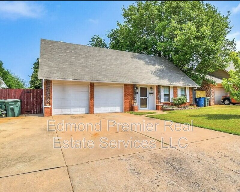 Photo - 629 Redstone Ave House