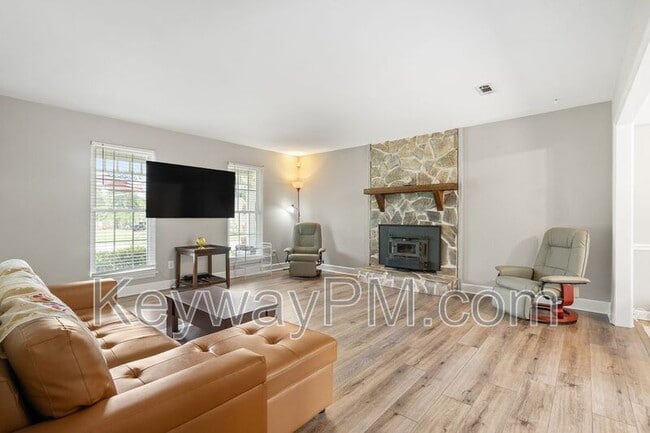 Photo - 547 Pheasant Run Dr