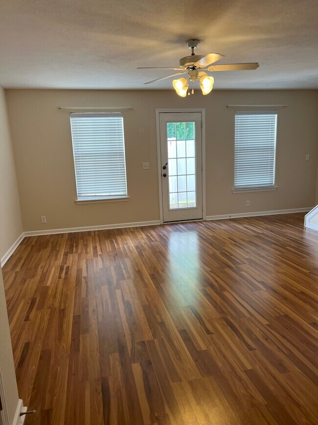 Photo - 3720 Chippewa Pl