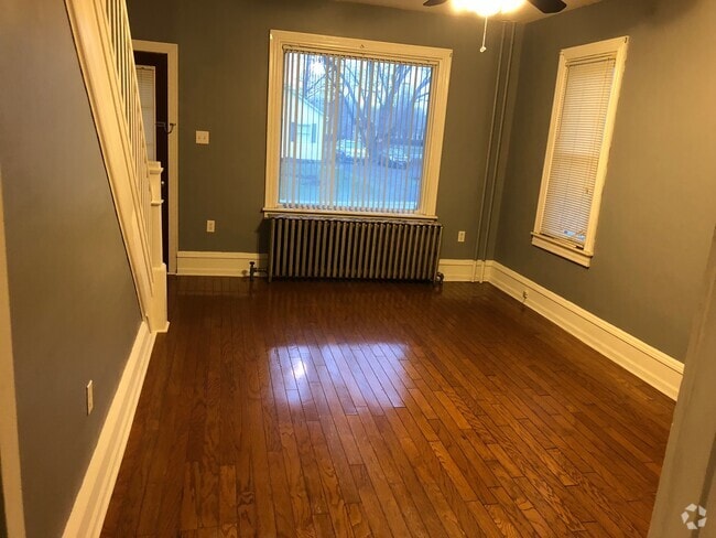 Building Photo - 366 Main St Rental