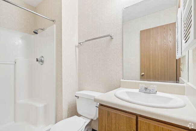 2BR, 2BA - 1,039SF - Second Bathroom