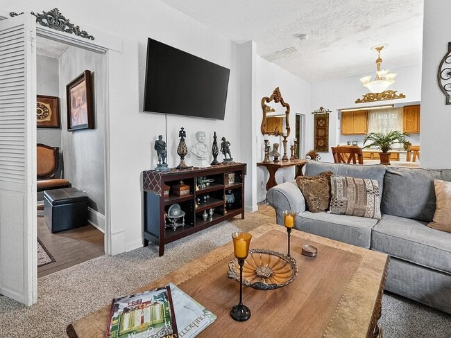 Photo - 2320 N Travis Ave