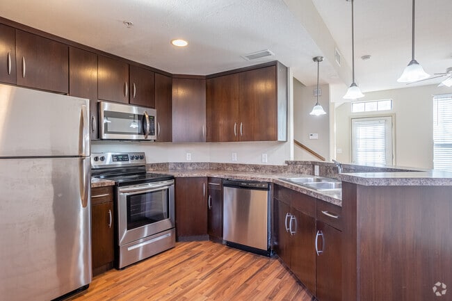 1HAB, 1BA - 938SF - West End Lofts