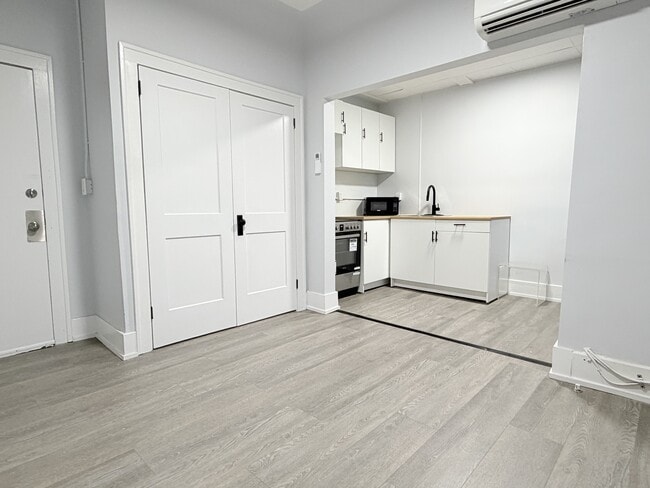 Photo - 1495 Gladstone Ave Unit 204