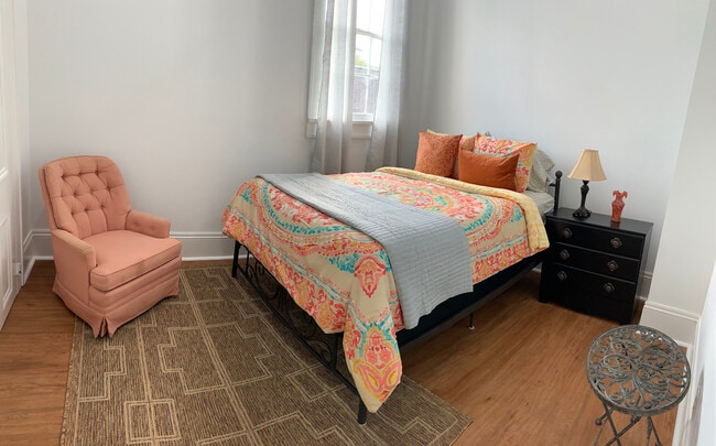 Photo - 738 Mazant St