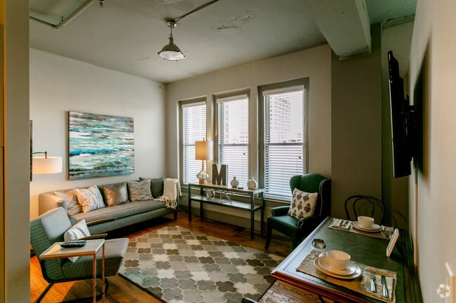 1BR/1BA 735 SF.