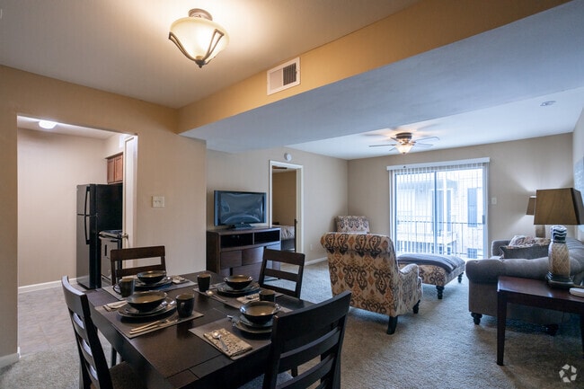 2BR, 2BA - 1,140SF