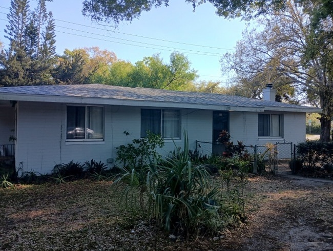 Photo - 200 Center St