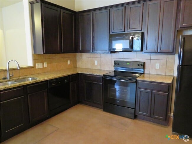 Building Photo - 754 Saengerhalle Rd Rental