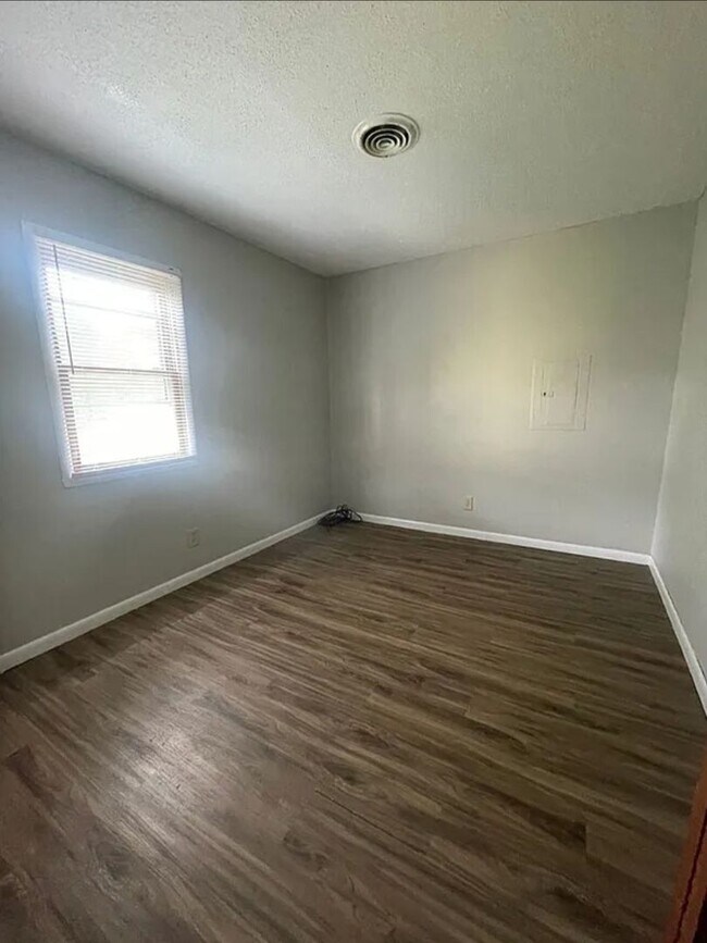 Charming 2bedroom in heart of Muncie on A... House House Rental in