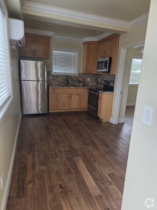 Building Photo - 648 Arrowhead Dr Rental