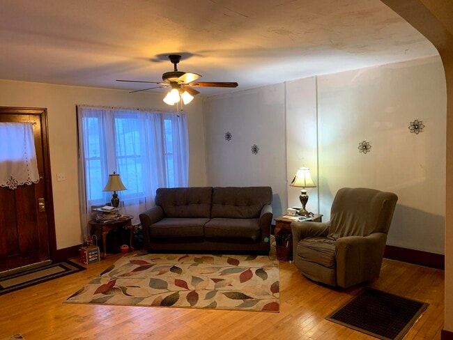 living room - 400 Milwaukee Ave Townhome