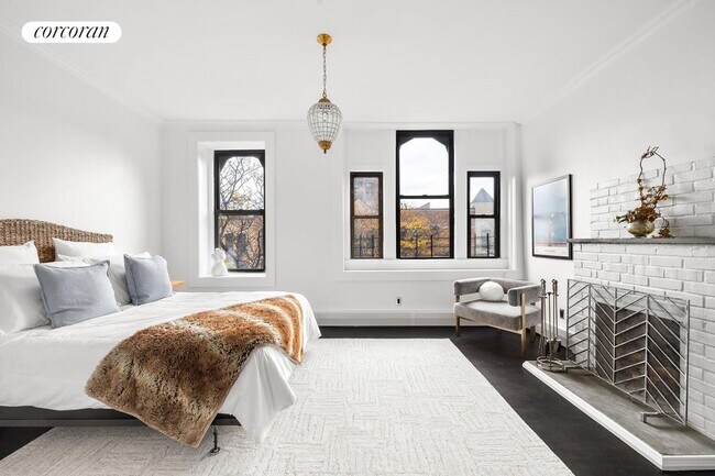 Photo - 105 Manhattan Ave