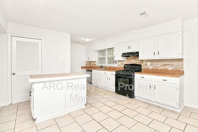 Photo - 2142 Fairway Ct SE