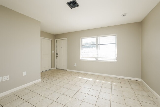 Photo - 8910 Cypress Lake Dr