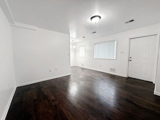 Photo - 506 Eastern Ave NE