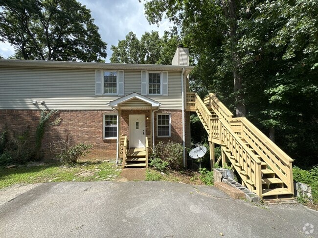 Building Photo - For Rent: 2 Bedroom | 1 Bath Duplex in Sou... Rental
