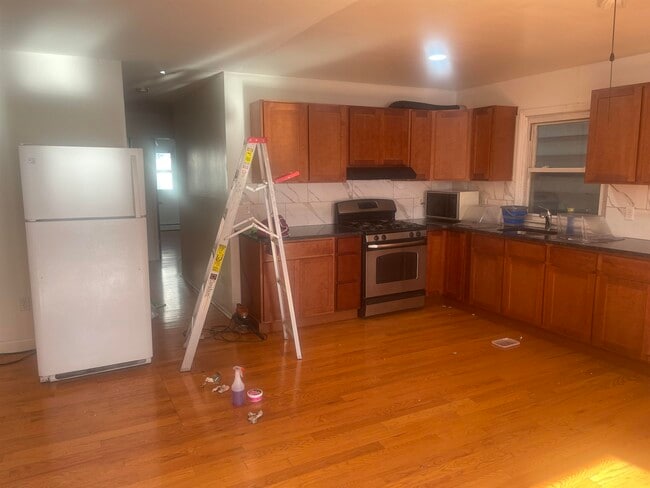 Building Photo - 1037 Summit Ave Unit 1 Rental