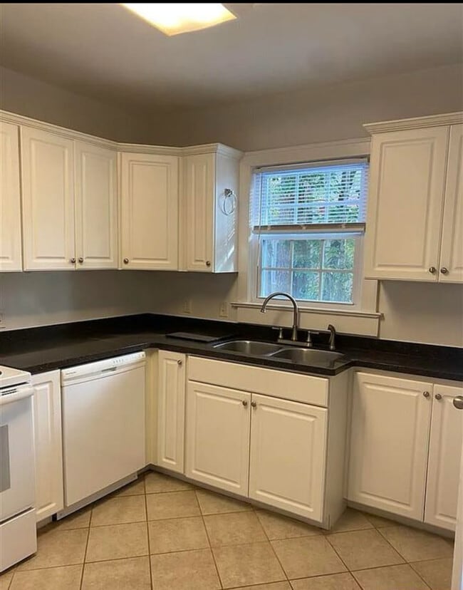 Photo - 906 Cherokee Rd