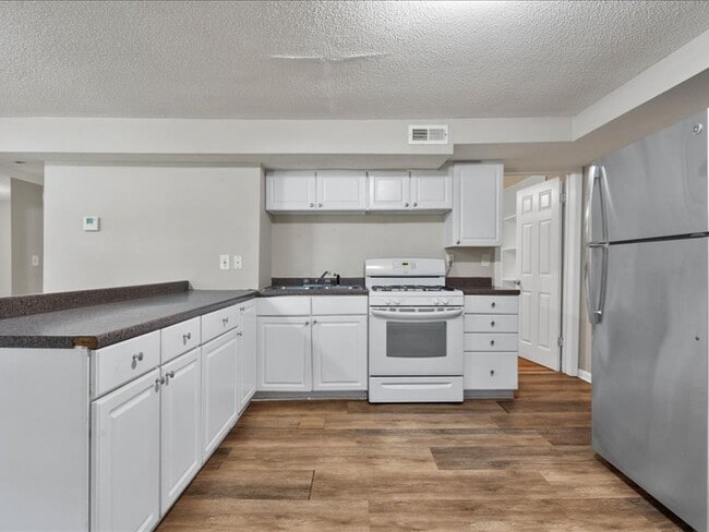 Photo - 10 W 98th St