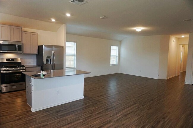 Photo - 3493 Pauling Loop