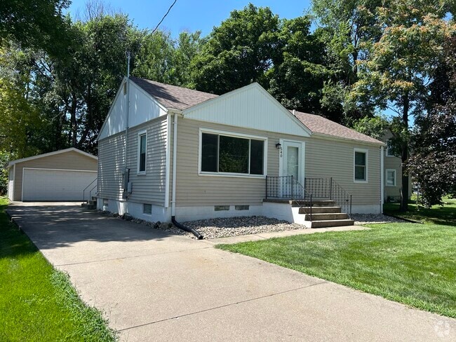 Building Photo - 540 3rd St Rental