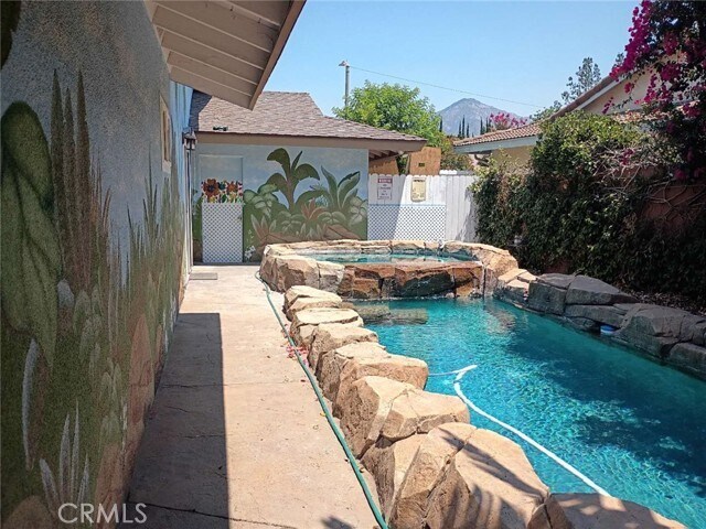 Photo - 444 Redlands Ave