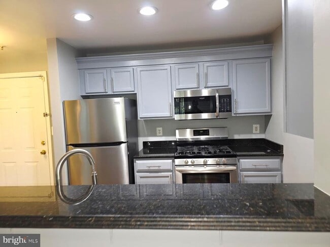 Building Photo - 13800 Farnsworth Ln Unit 5204 Rental