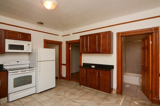 Photo - 2622 N Marshfield Ave Unit J03P
