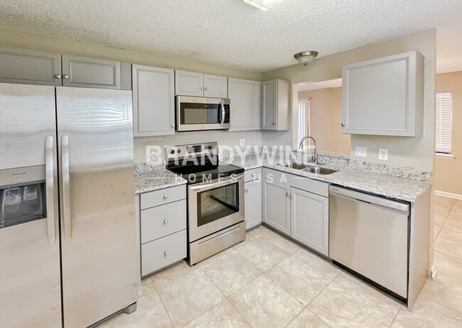 Photo - 616 Pembridge Dr W