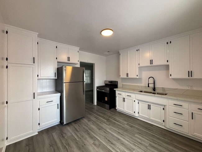 Photo - 7056 Lanewood Ave
