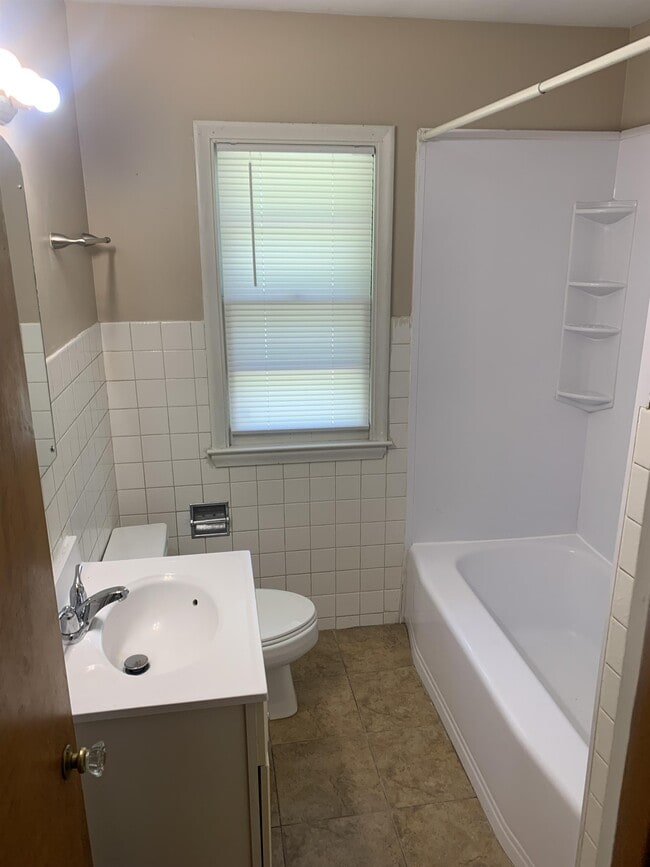 Photo - 3030 Ernst St