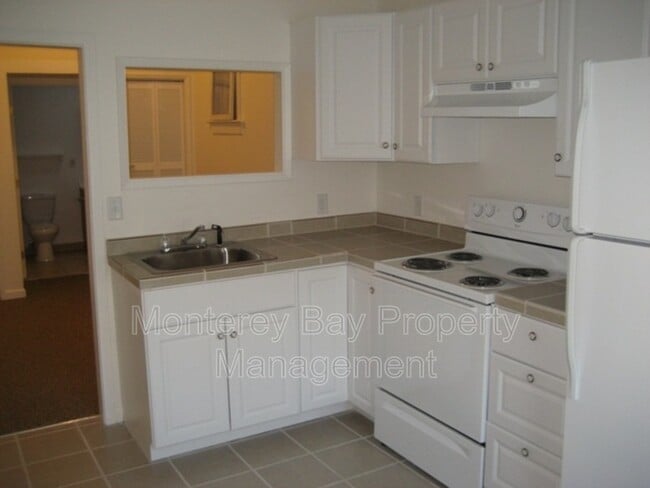 Building Photo - 211 Forest Ave Unit apt. 4