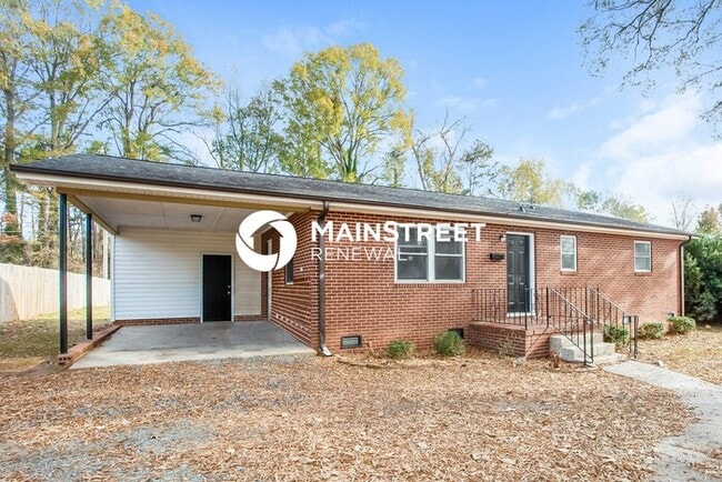 Photo - 3 Bedroom Pet-Friendly Home in Charlotte, ...