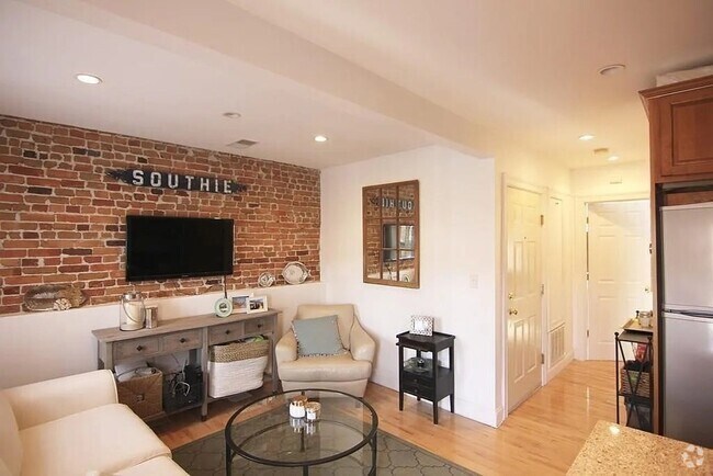 Building Photo - 764 E 6th St Unit 3 Rental