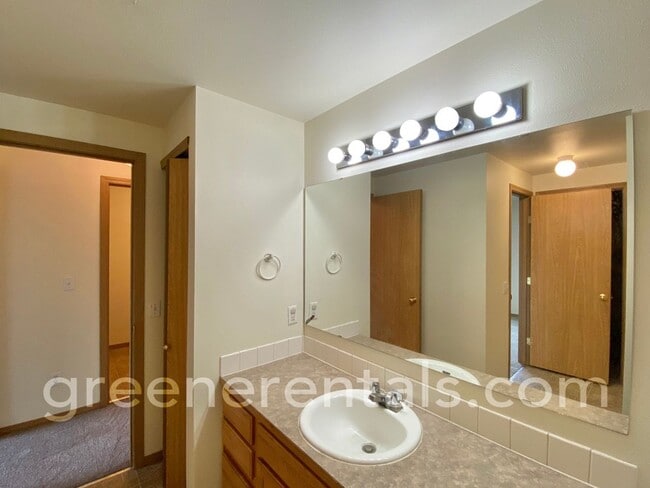 Photo - 3BR 2BA Townhouse Located off Steilacoom Rd