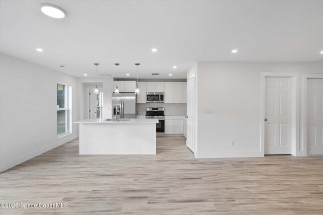 Photo - 2960 Flagstaff Ave SE
