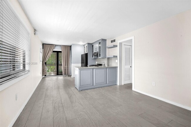 Building Photo - 3265 Virginia St Unit 14