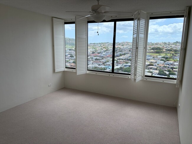 Photo - Luxury Kahala Condominium - 2bd/2ba/1pkg