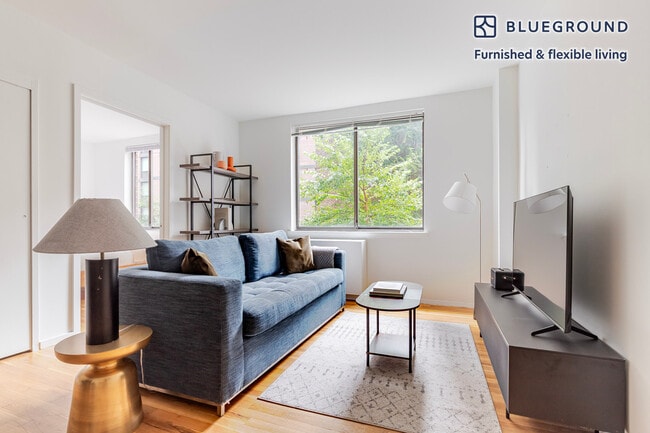 Building Photo - 434 W 19th St Rental